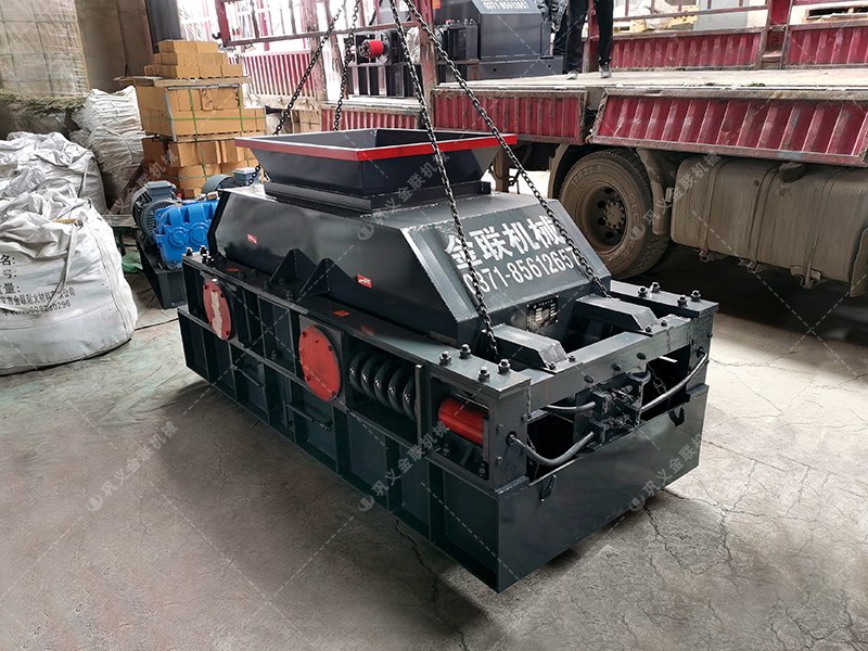對輥破碎機(jī)破1噸礦石消耗多少電？